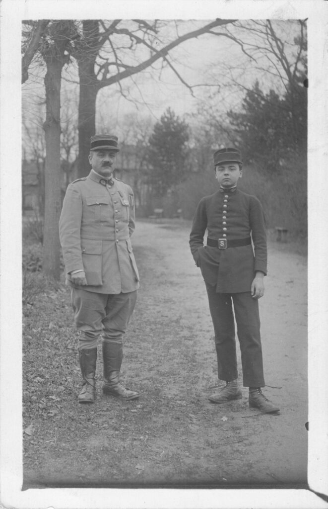 Louis Et Papa Avec Un Uniforme De Lecole Stanislas De Paris